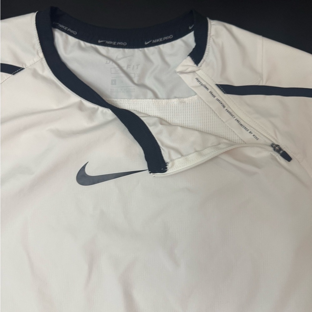 Nike Pro Men’s Cream and Black Pullover Large - Picture 6 of 9